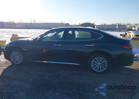 2015 Infiniti Q70L 3.7X z USA, uszkodzony, nr VIN JN1BY1PR8FM830872